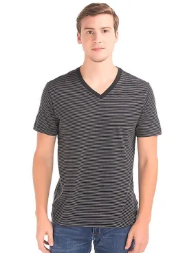 GAP Men Black Essential Pinstripe V-Neck Tee