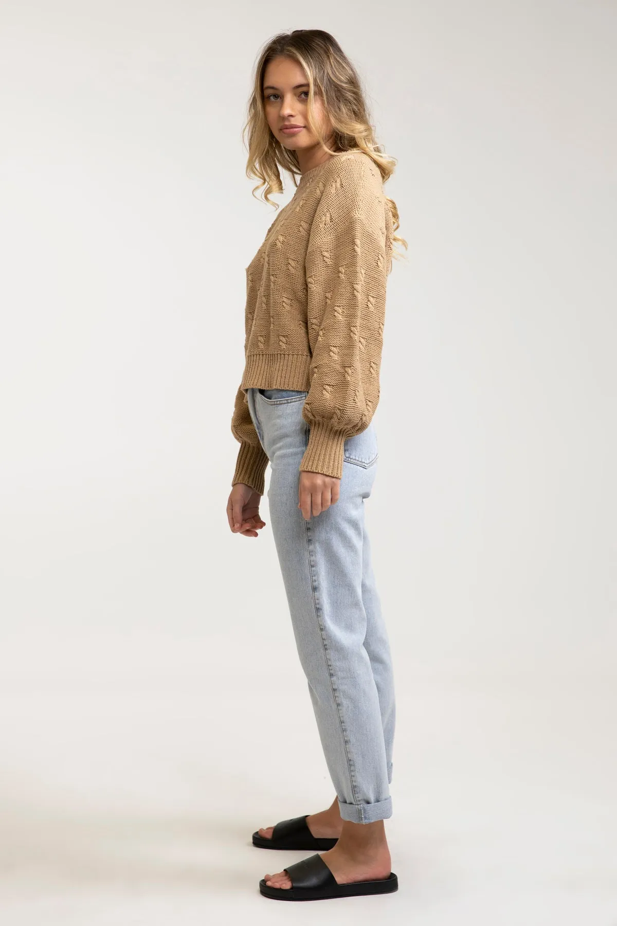 La Vida Cropped Sweater Oak