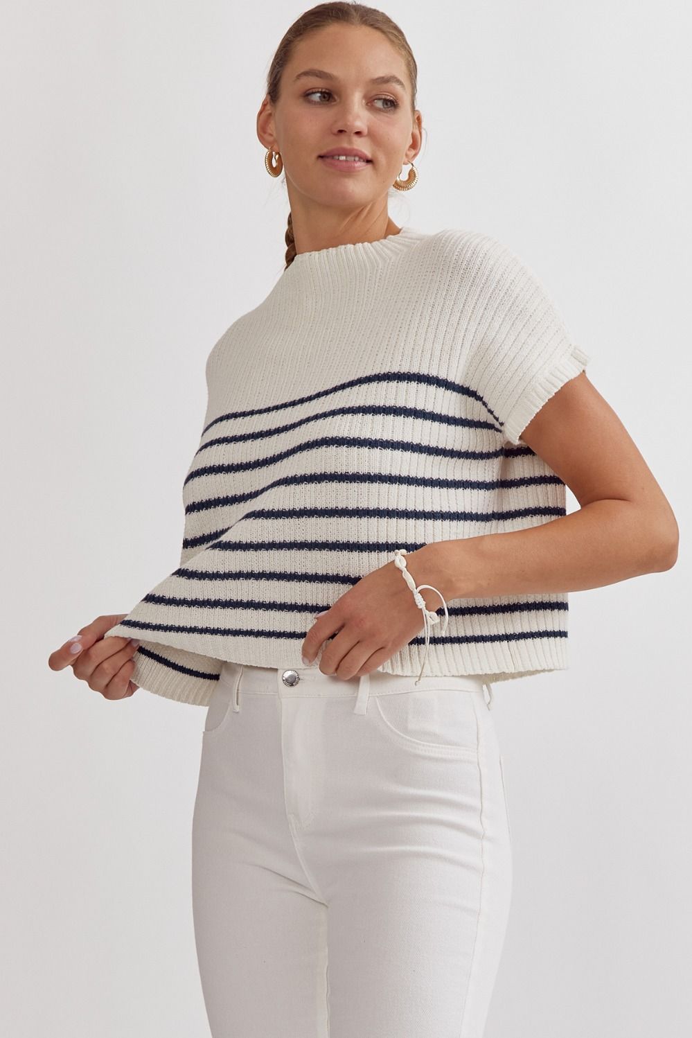 Stripped Pattern Knitted Mock Neck Sleeveless Top