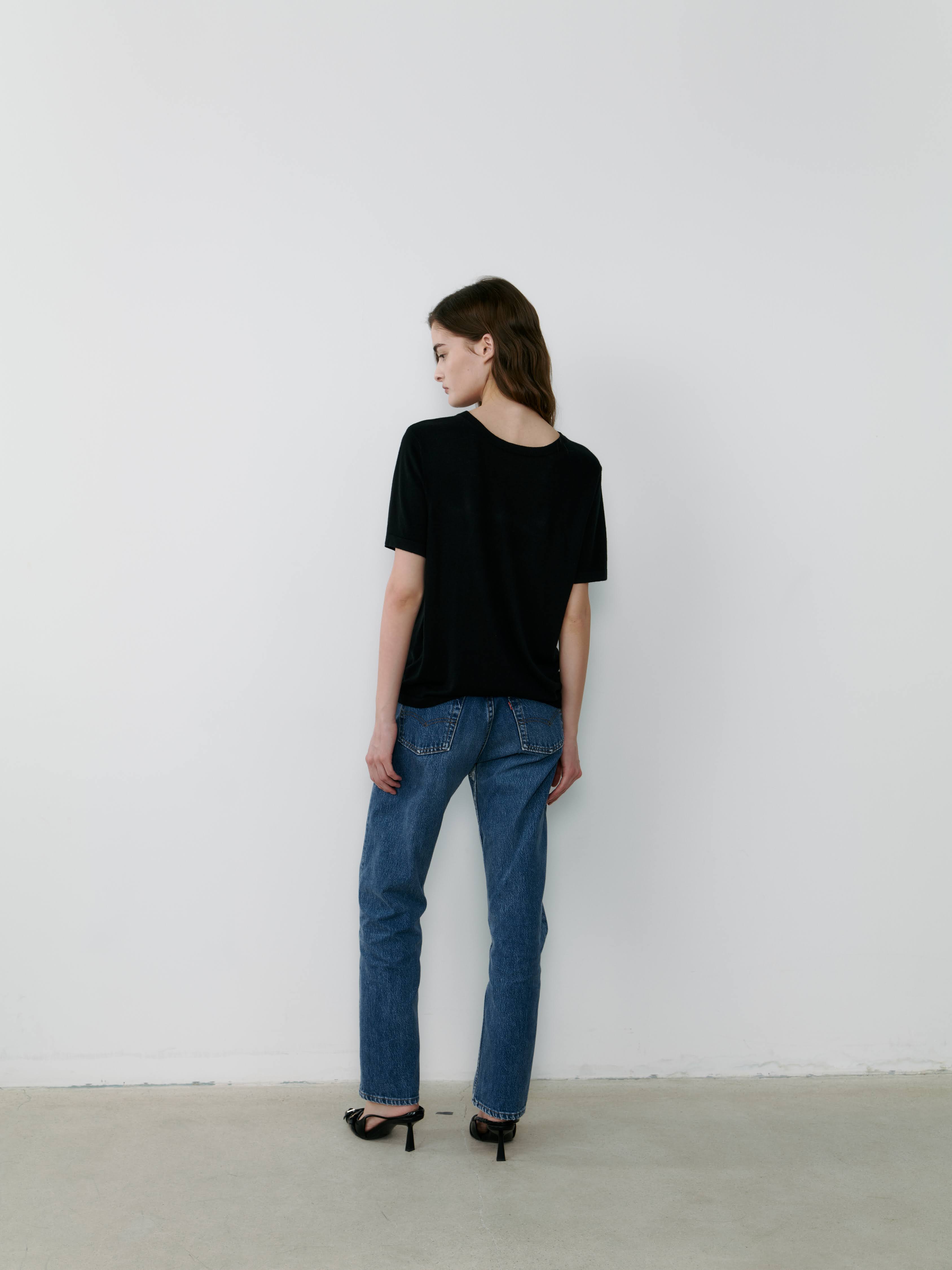 THE SILK TEE - BLACK